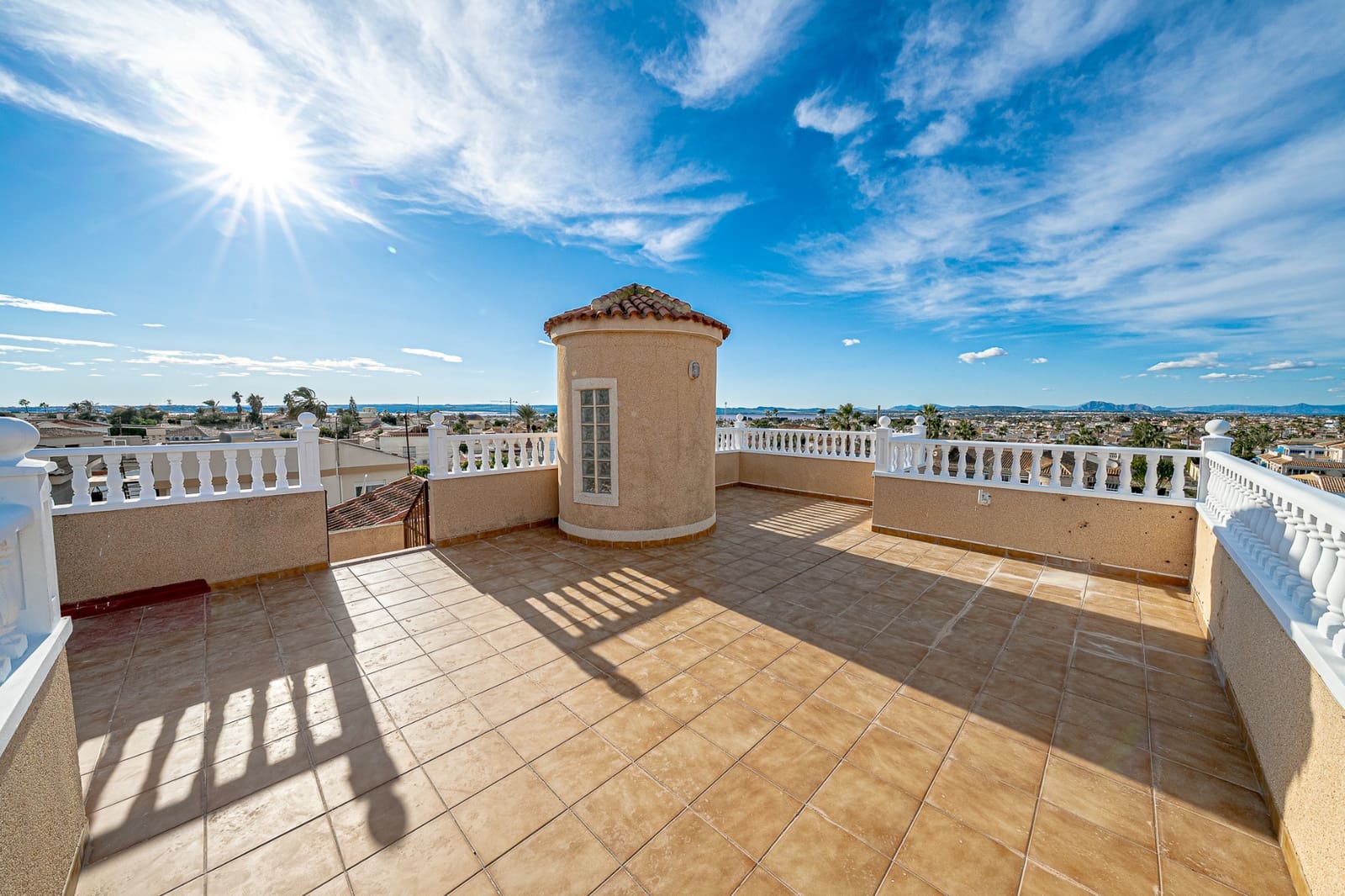 4 quarto Moradia Geminada para venda em Torrevieja com piscina - 390 000 € (Ref: 9827574)