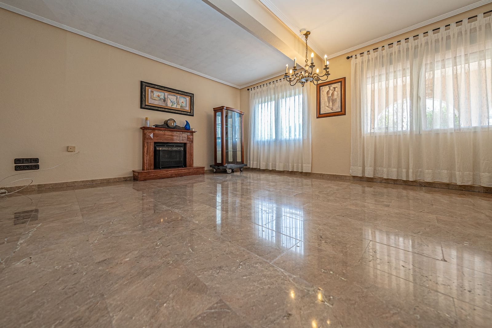 4 quarto Moradia Geminada para venda em Torrevieja com piscina - 390 000 € (Ref: 9827574)