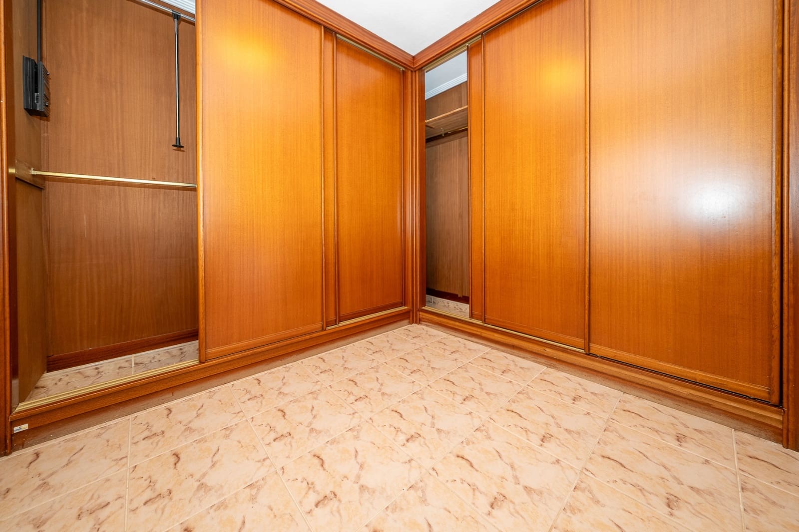 4 quarto Moradia Geminada para venda em Torrevieja com piscina - 390 000 € (Ref: 9827574)