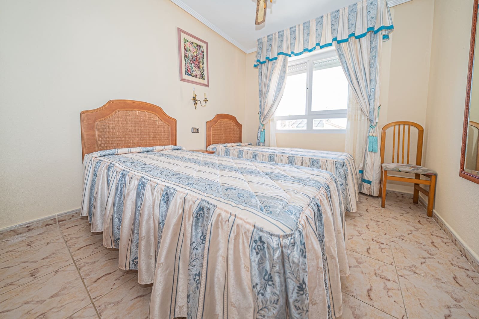 4 quarto Moradia Geminada para venda em Torrevieja com piscina - 390 000 € (Ref: 9827574)