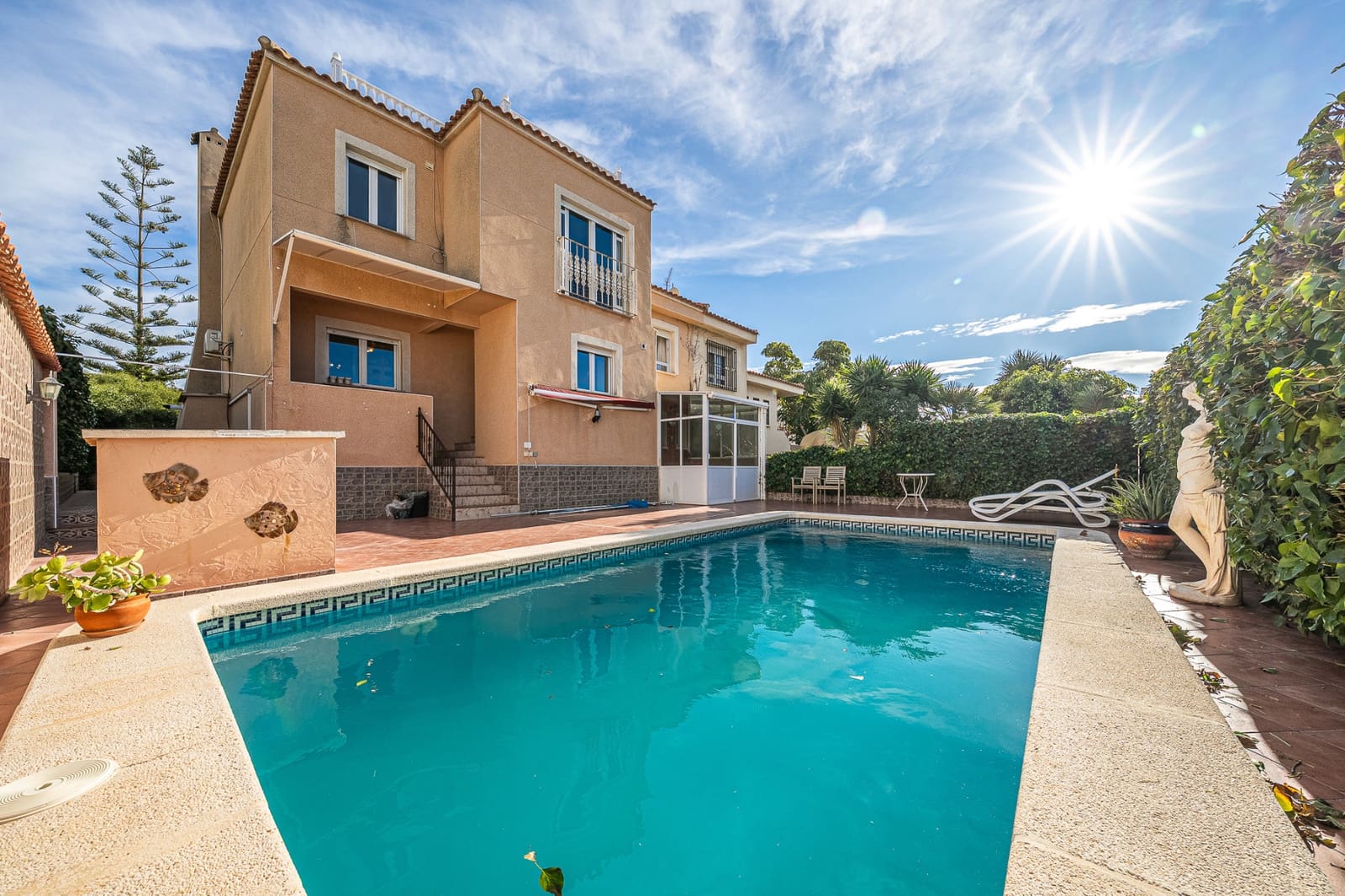4 quarto Moradia Geminada para venda em Torrevieja com piscina - 390 000 € (Ref: 9827574)