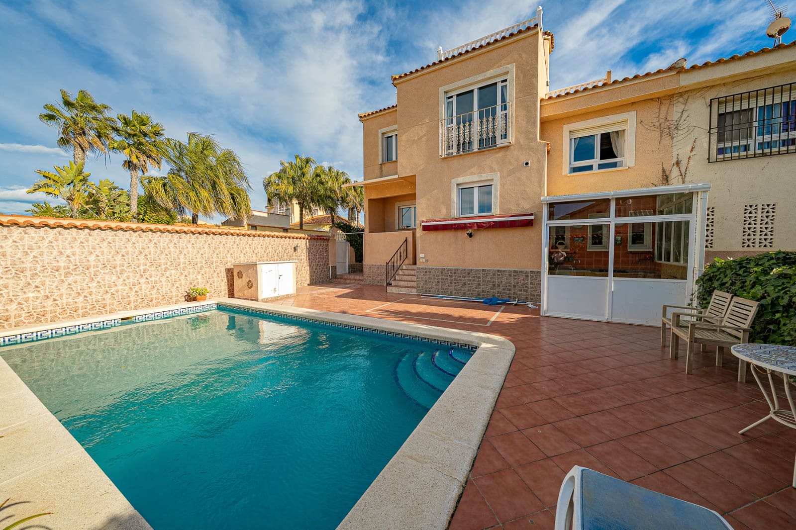 4 quarto Moradia Geminada para venda em Torrevieja com piscina - 390 000 € (Ref: 9827574)