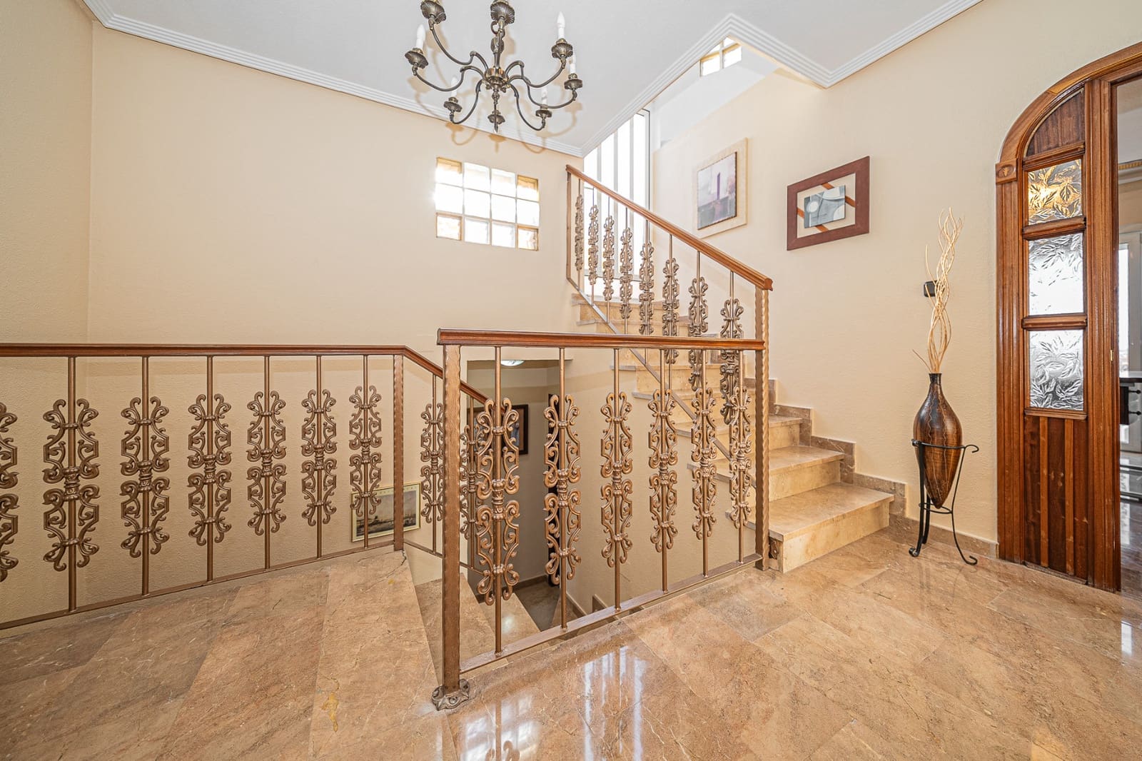 4 quarto Moradia Geminada para venda em Torrevieja com piscina - 390 000 € (Ref: 9827574)