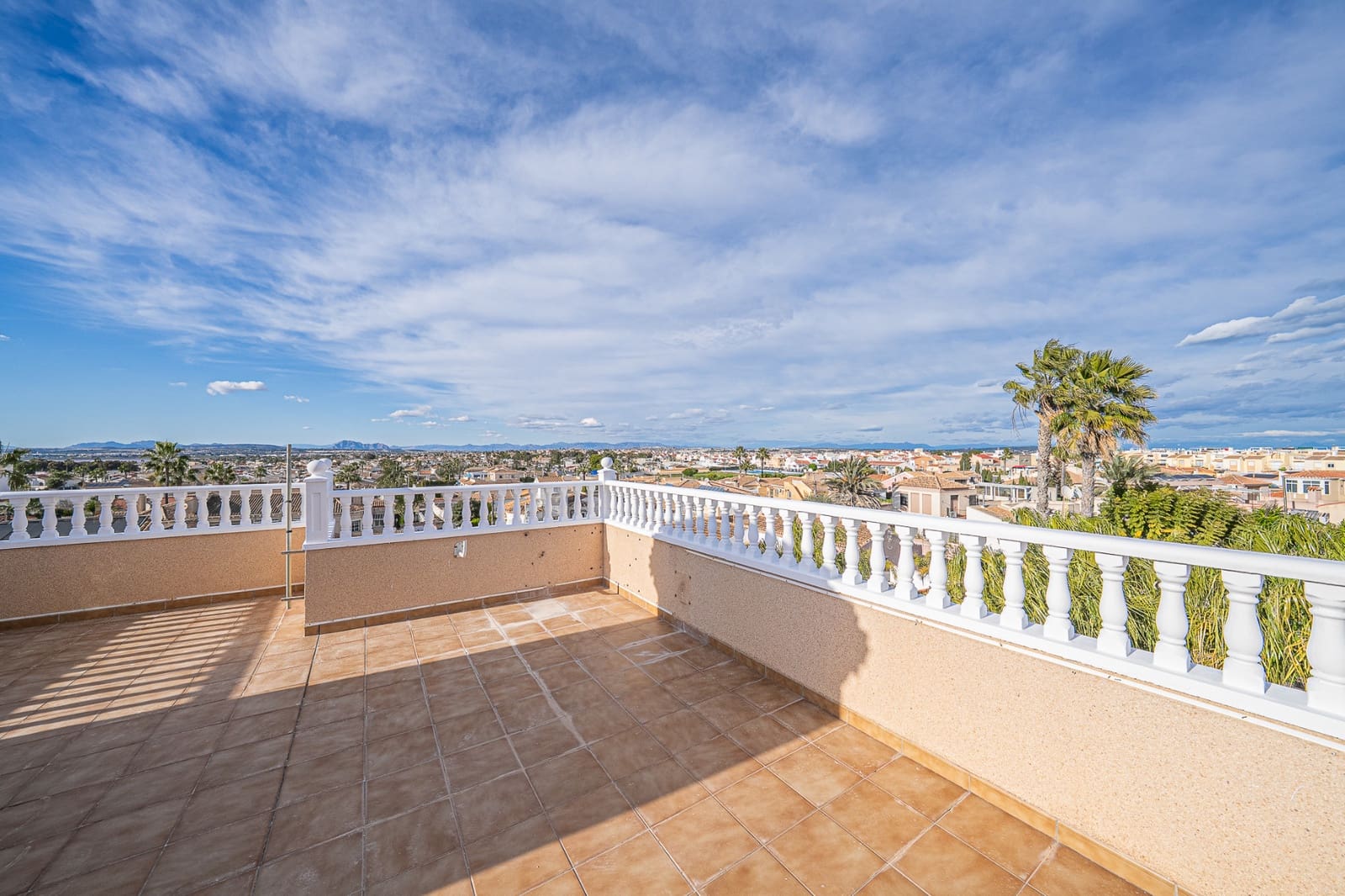 4 quarto Moradia Geminada para venda em Torrevieja com piscina - 390 000 € (Ref: 9827574)
