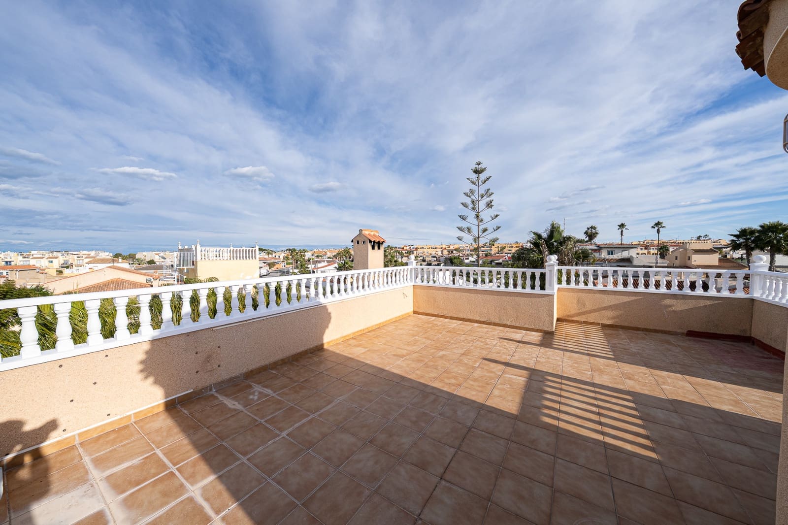 4 quarto Moradia Geminada para venda em Torrevieja com piscina - 390 000 € (Ref: 9827574)