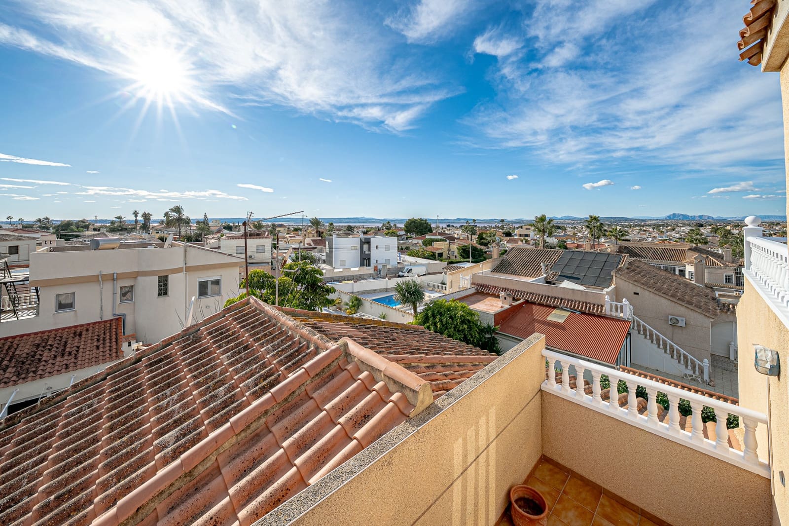 4 quarto Moradia Geminada para venda em Torrevieja com piscina - 390 000 € (Ref: 9827574)
