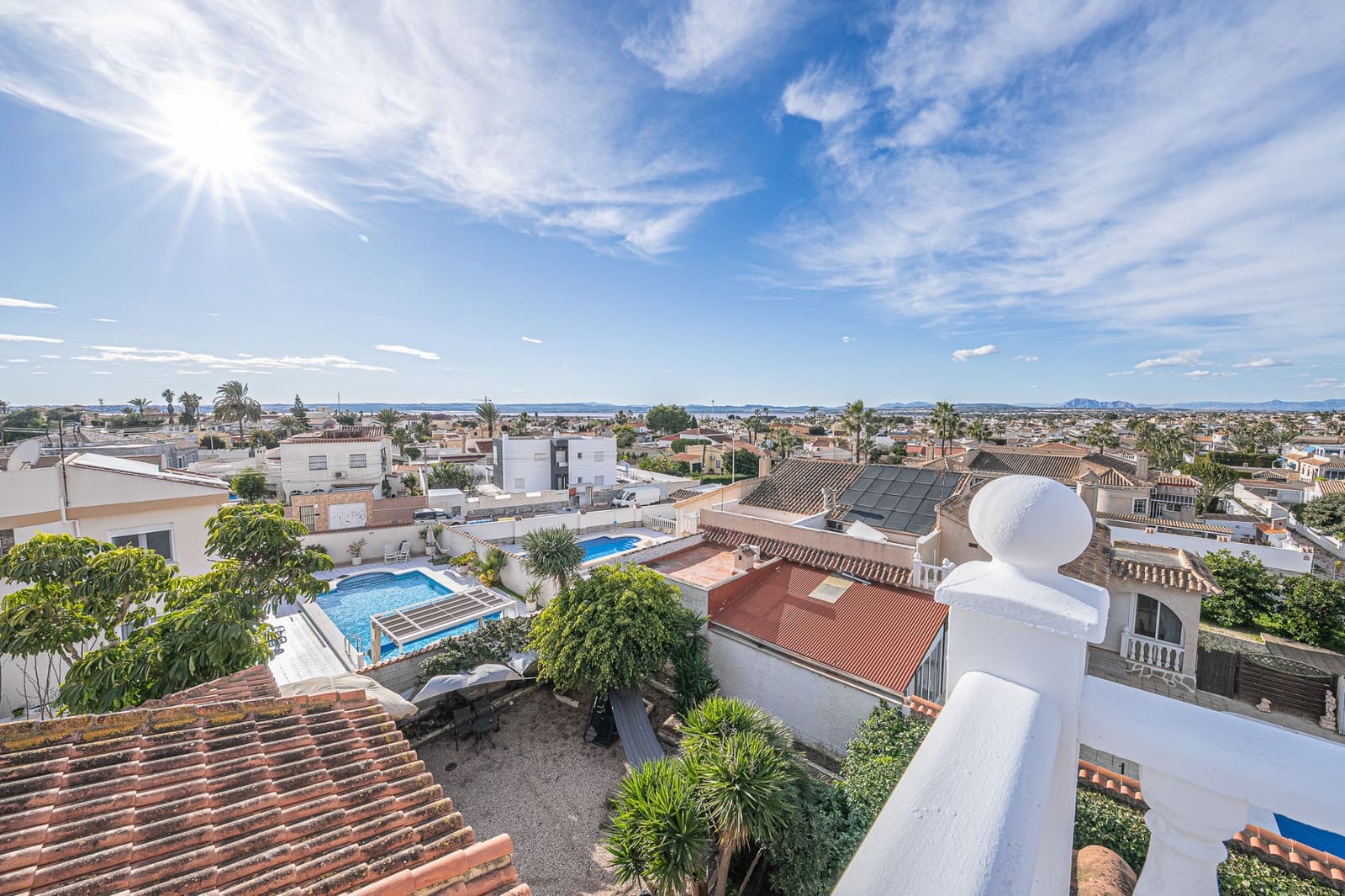 4 quarto Moradia Geminada para venda em Torrevieja com piscina - 390 000 € (Ref: 9827574)