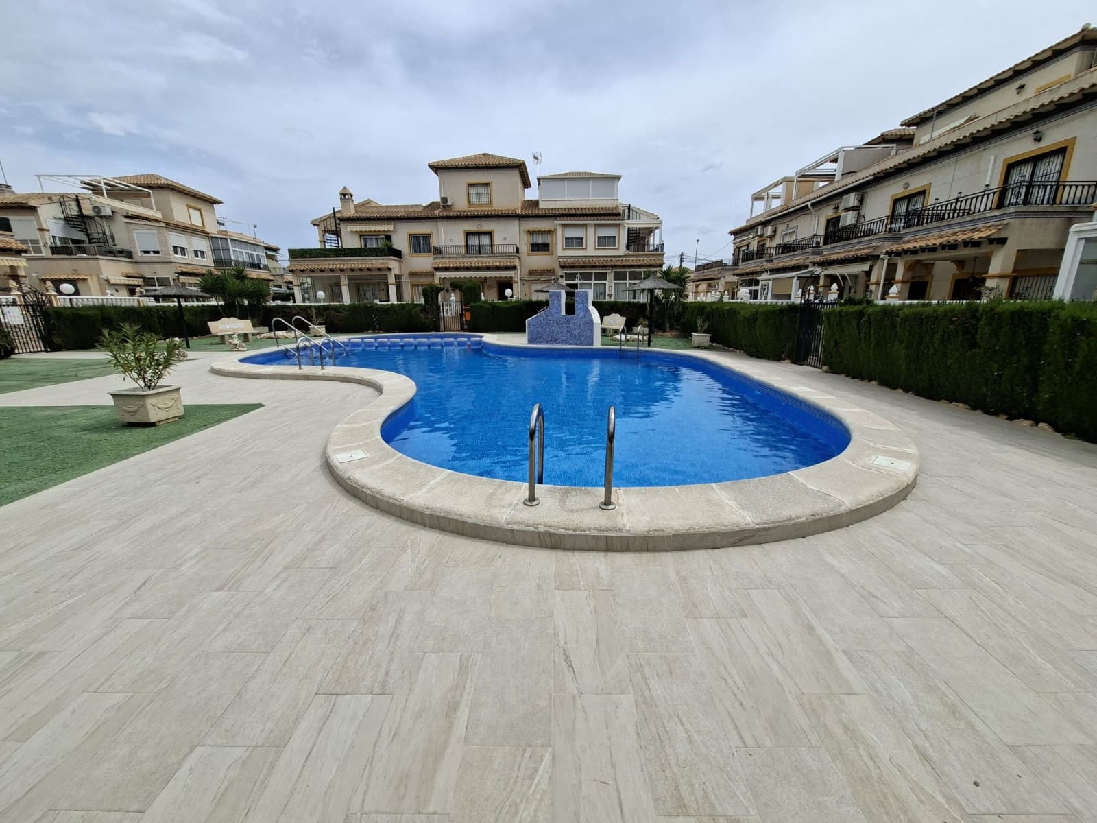 2 soverom Leilighet til salgs i Playa Flamenca med svømmebasseng - € 169 000 (Ref: 9827579)