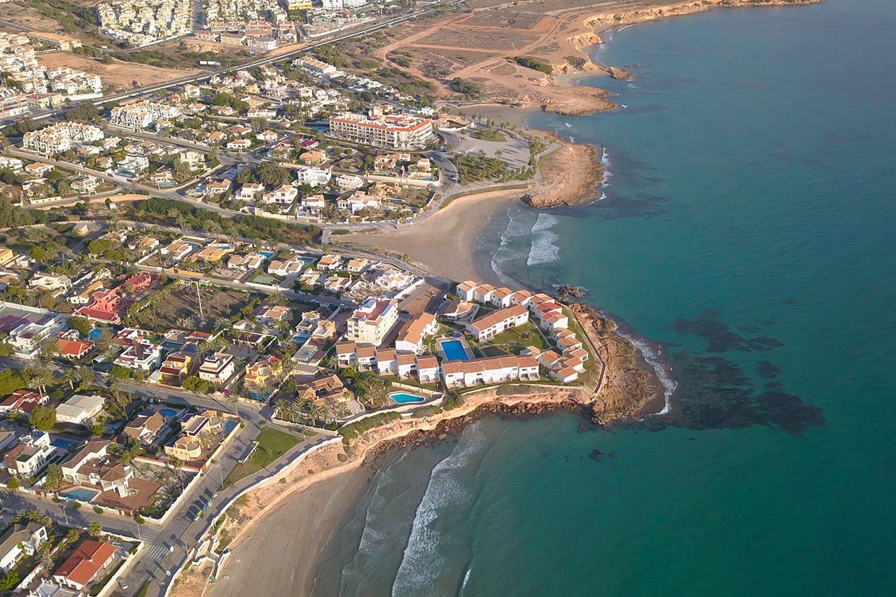 3 makuuhuone Huvila myytävänä paikassa Playa Flamenca mukana uima-altaan - 269 950 € (Ref: 9827583)