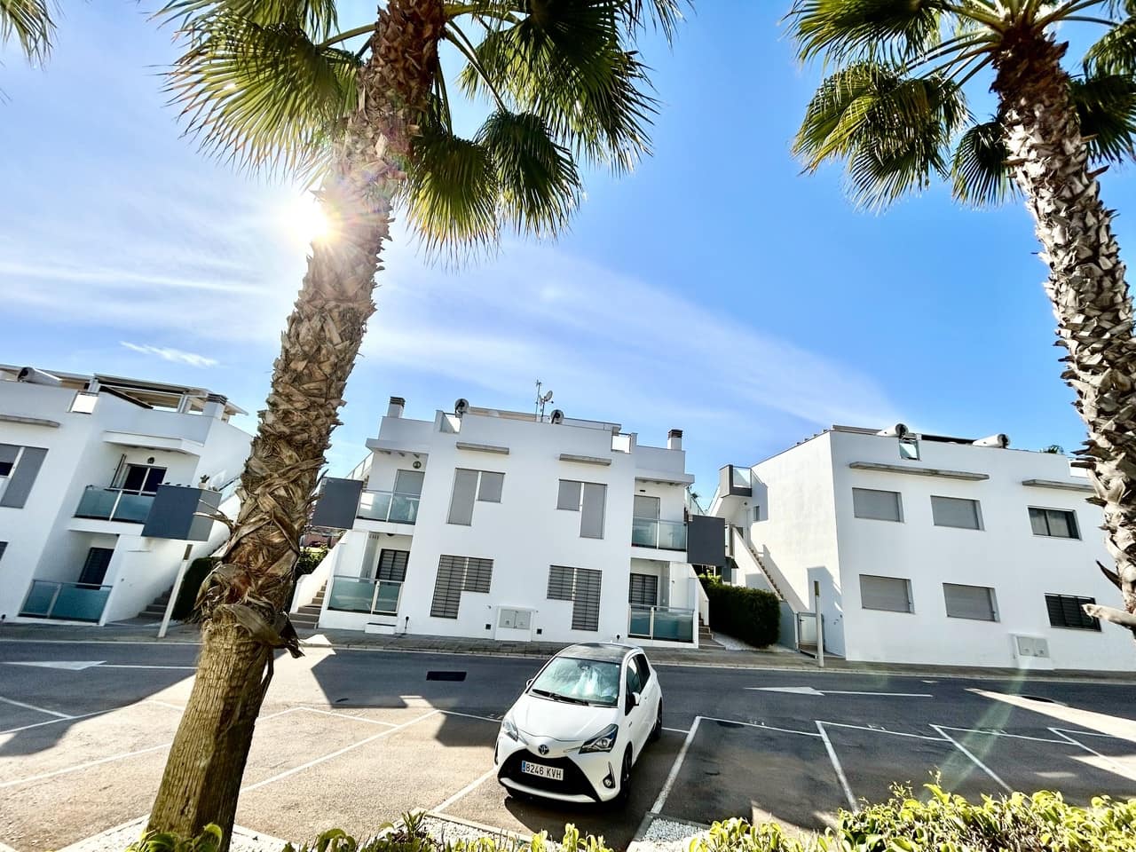 2 makuuhuone Huoneisto myytävänä paikassa Orihuela Costa mukana uima-altaan 
autotalli - 240 000 € (Ref: 9827592)