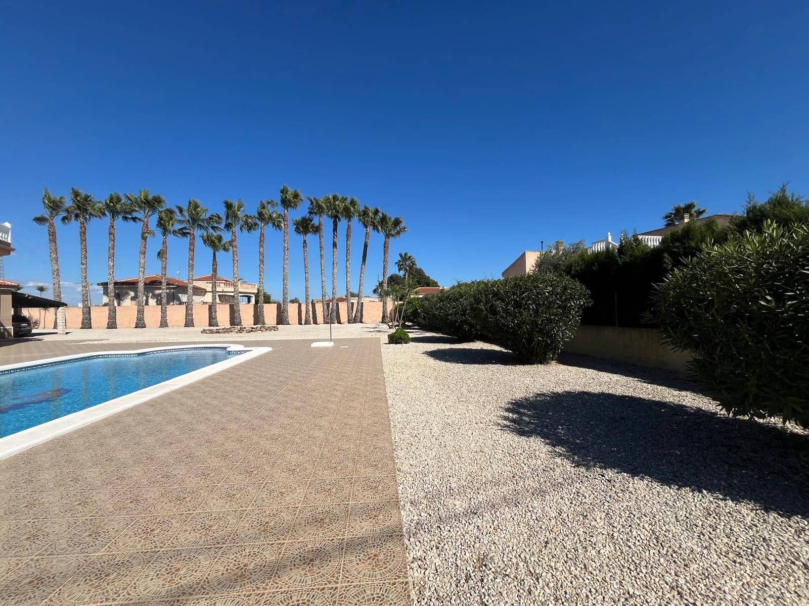 5 bedroom Villa for sale in Catral with pool - € 449,995 (Ref: 9847914)