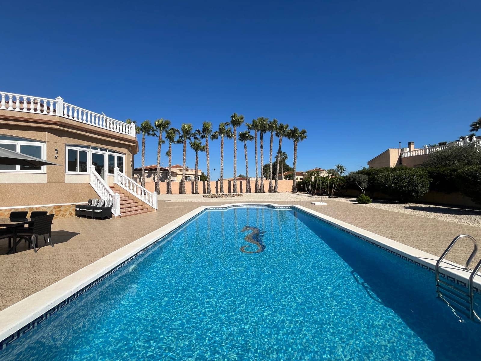 5 bedroom Villa for sale in Catral with pool - € 449,995 (Ref: 9847914)