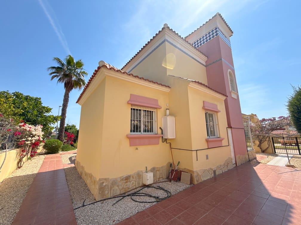 3 bedroom Villa for sale in La Regia with pool garage - € 349,950 (Ref: 9874053)
