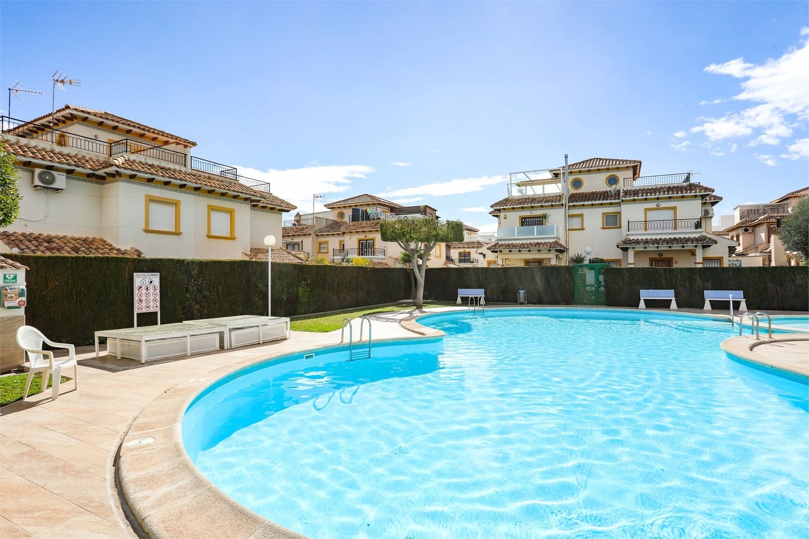 2 slaapkamer Huis te koop in Orihuela Costa met zwembad garage - € 235.000 (Ref: 9874060)