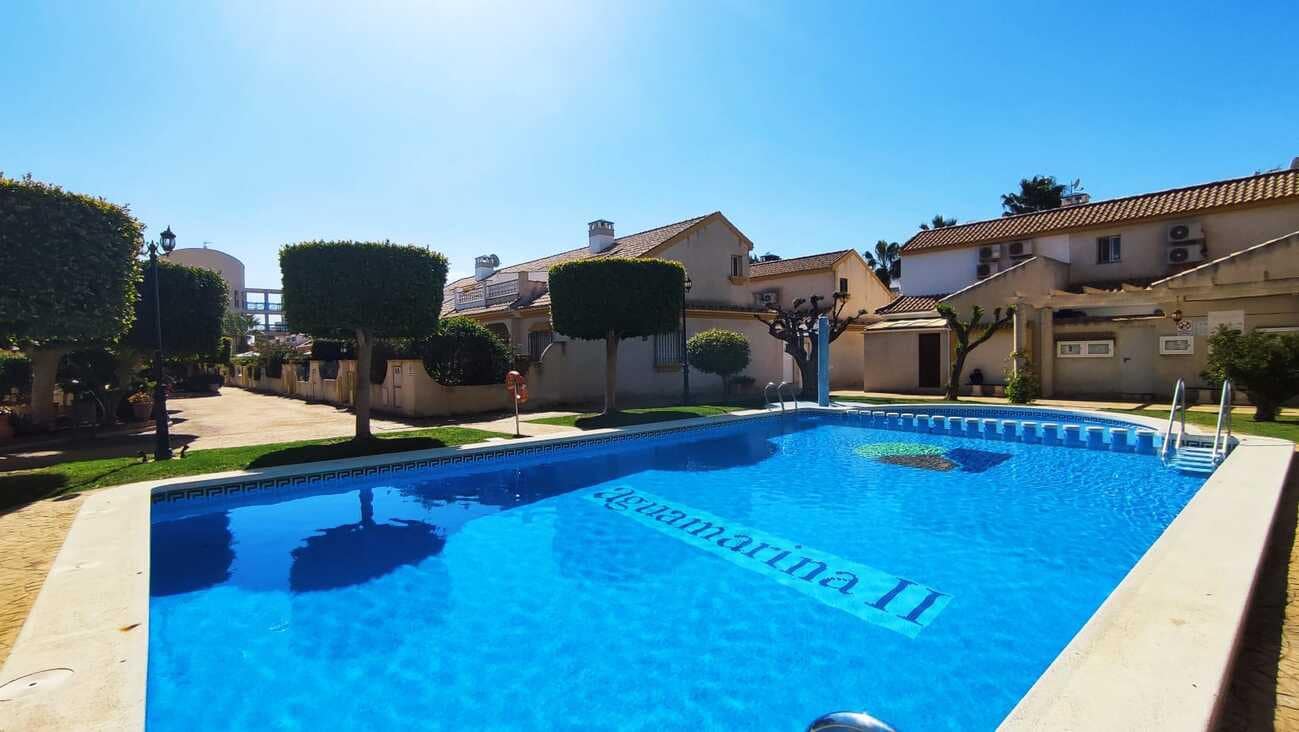 3 slaapkamer Halfvrijstaande villa te koop in Orihuela Costa met zwembad - € 279.950 (Ref: 9874074)
