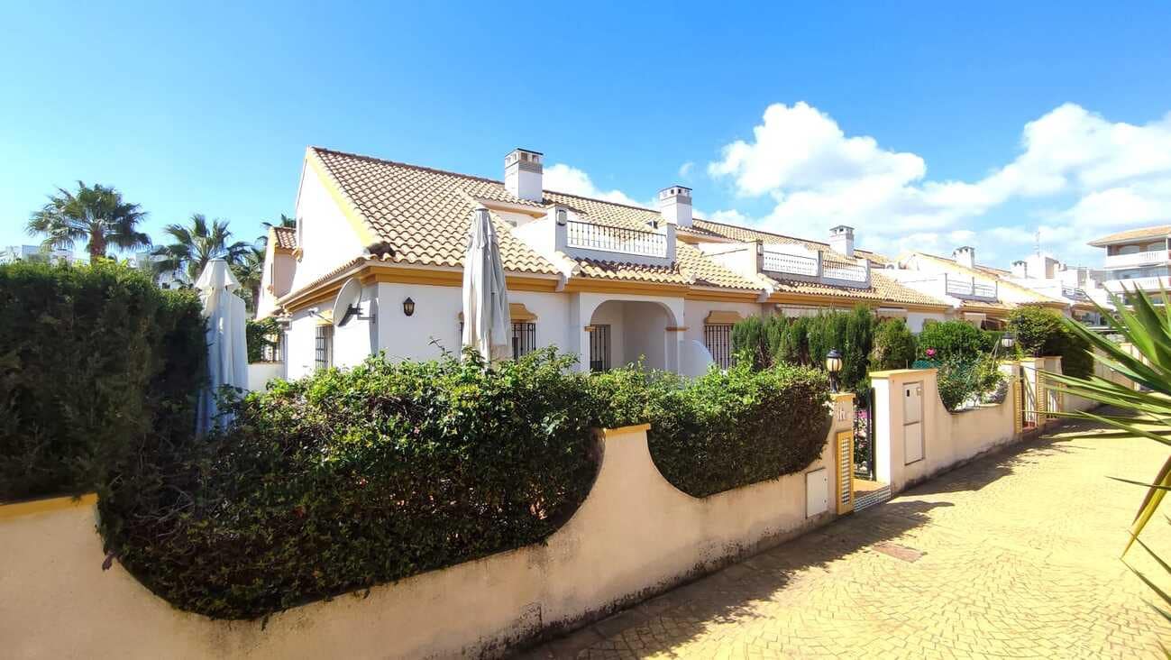 3 slaapkamer Halfvrijstaande villa te koop in Orihuela Costa met zwembad - € 279.950 (Ref: 9874074)