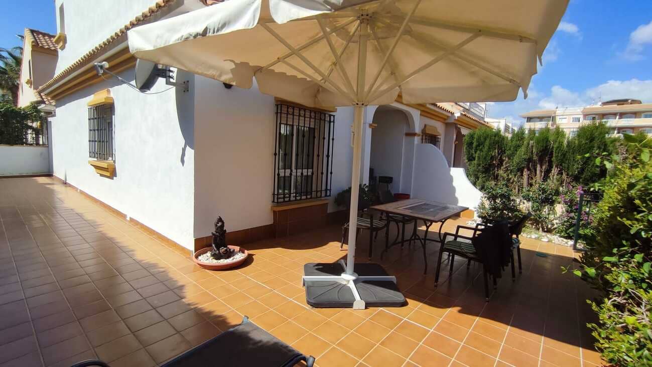 3 slaapkamer Halfvrijstaande villa te koop in Orihuela Costa met zwembad - € 279.950 (Ref: 9874074)
