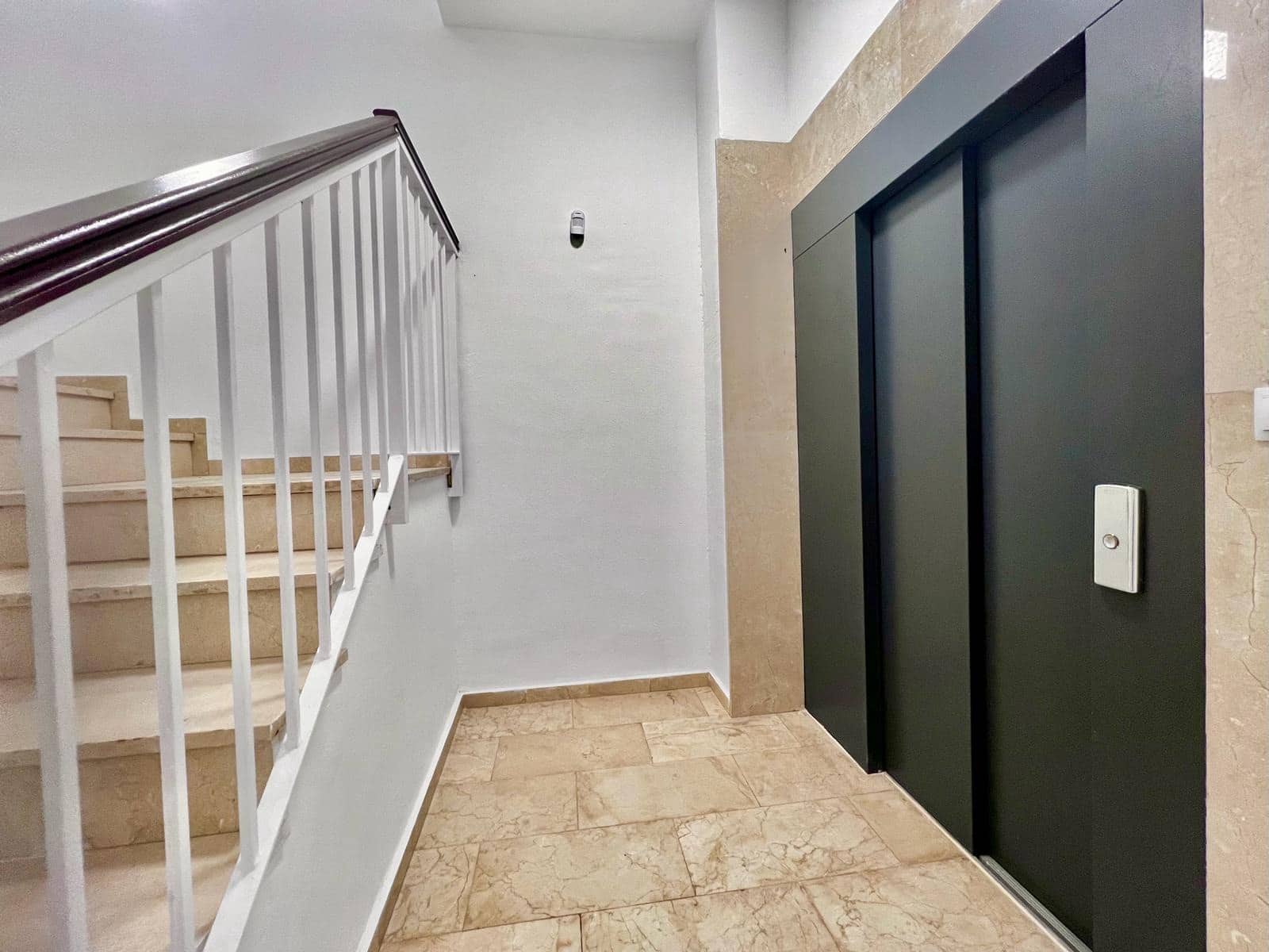 2 soverom Leilighet til salgs i Torrevieja med svømmebasseng - € 199 700 (Ref: 9874079)