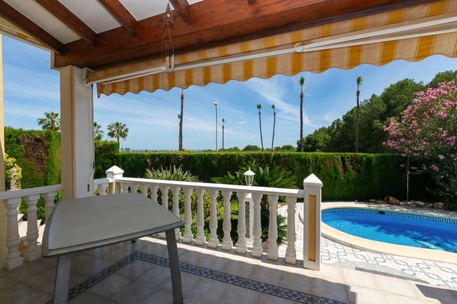3 soveværelse Villa til salg i Villamartin, Orihuela med swimmingpool garage - € 530.000 (Ref: 9891095)