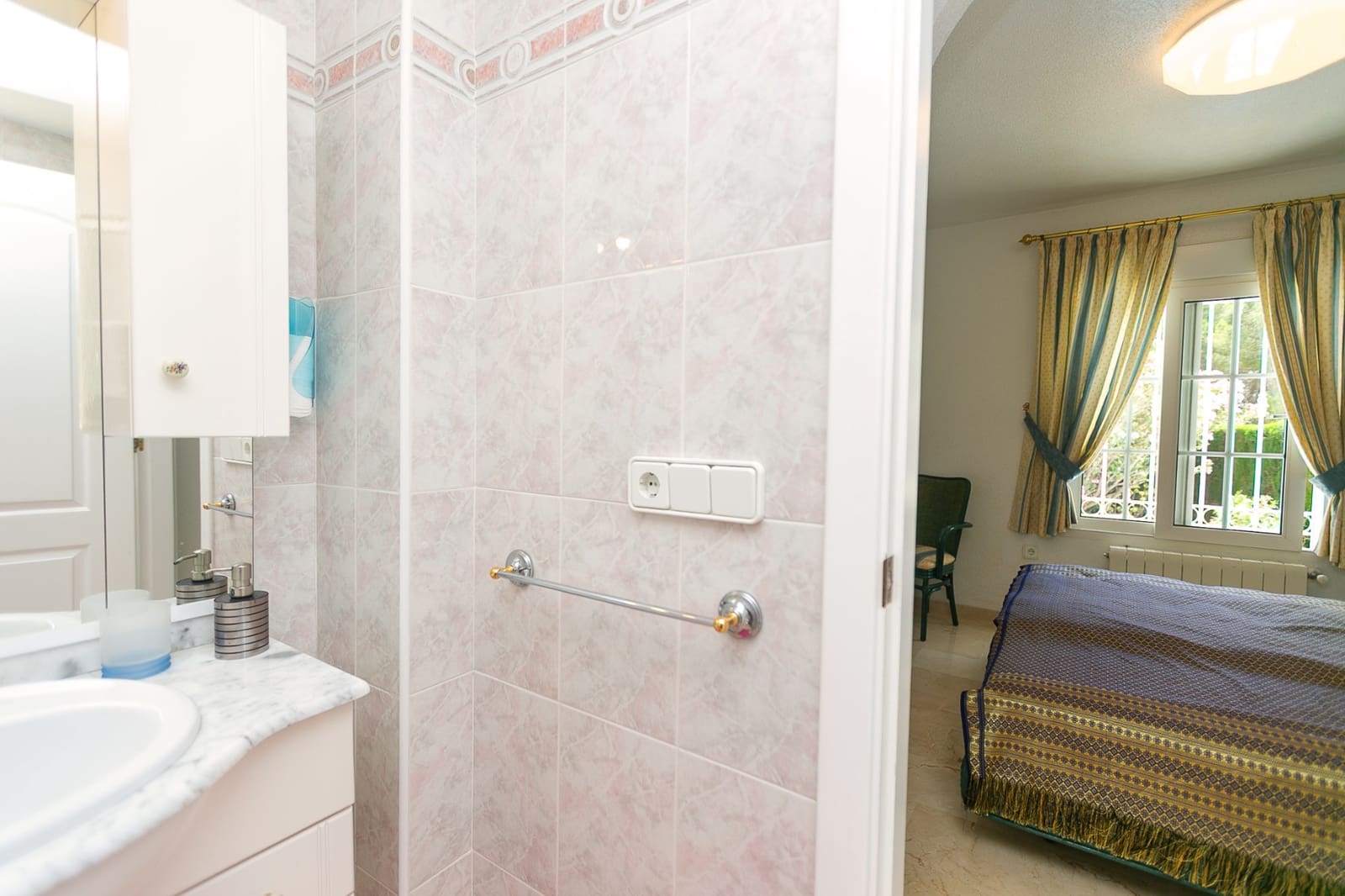3 soveværelse Villa til salg i Villamartin med swimmingpool garage - € 530.000 (Ref: 9891095)