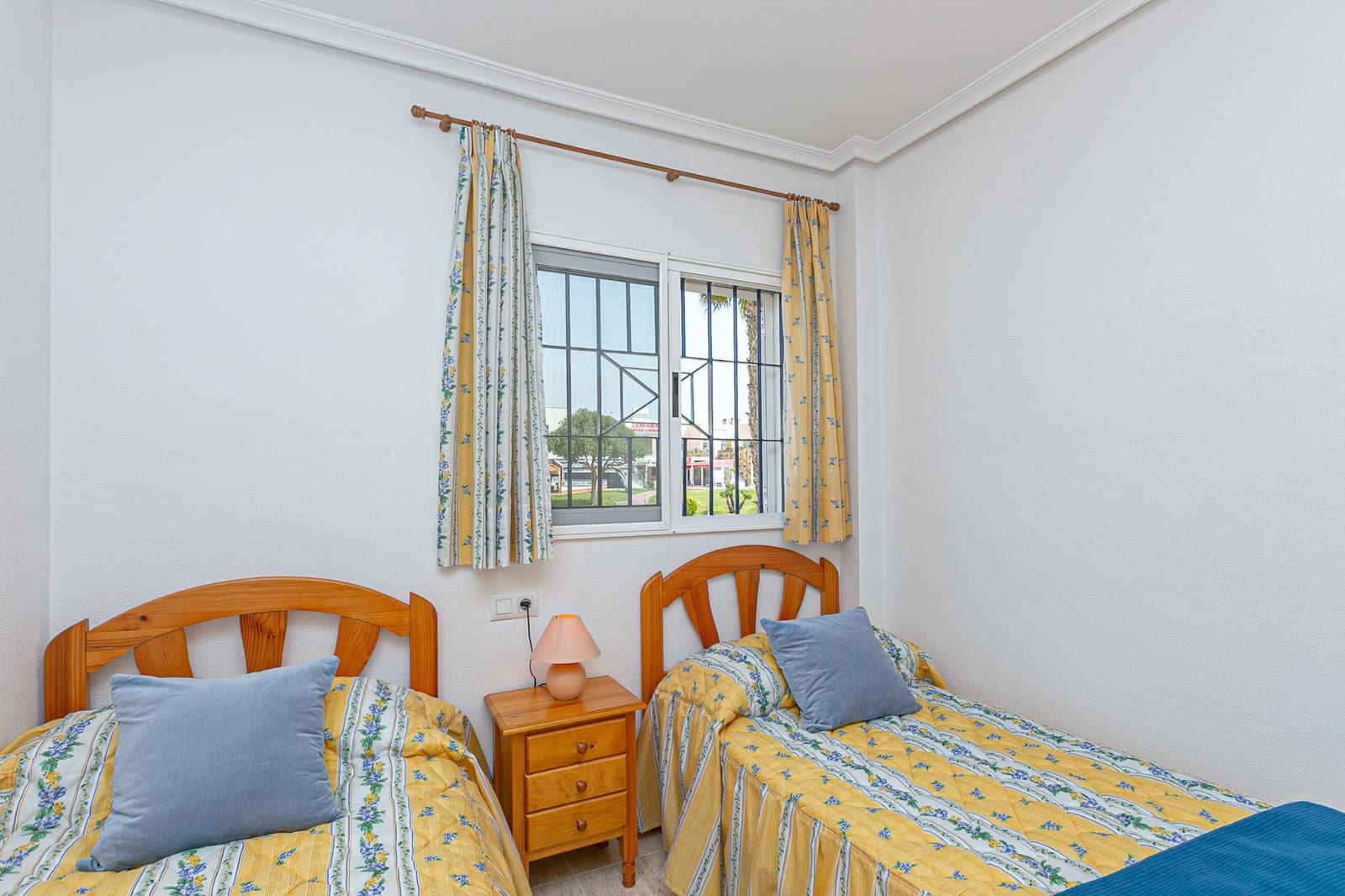 2 Zimmer Doppelhaus zu verkaufen in Playa Flamenca mit Pool Garage - 270.000 € (Ref: 9891098)