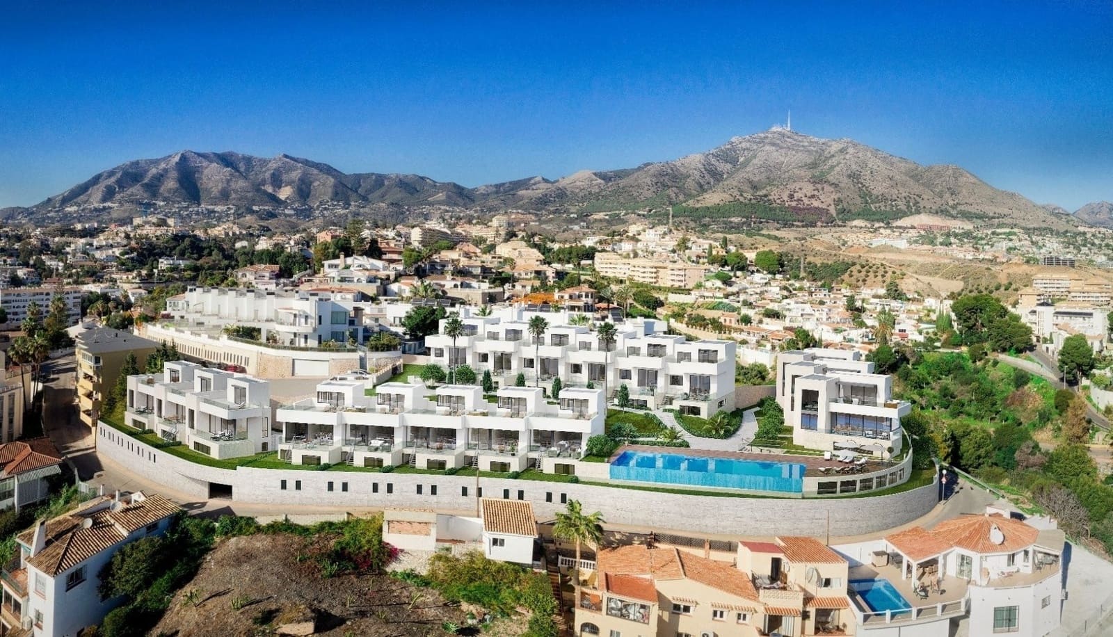 5 quarto Casa em Banda para venda em Fuengirola com piscina - 949 000 € (Ref: 9932467)