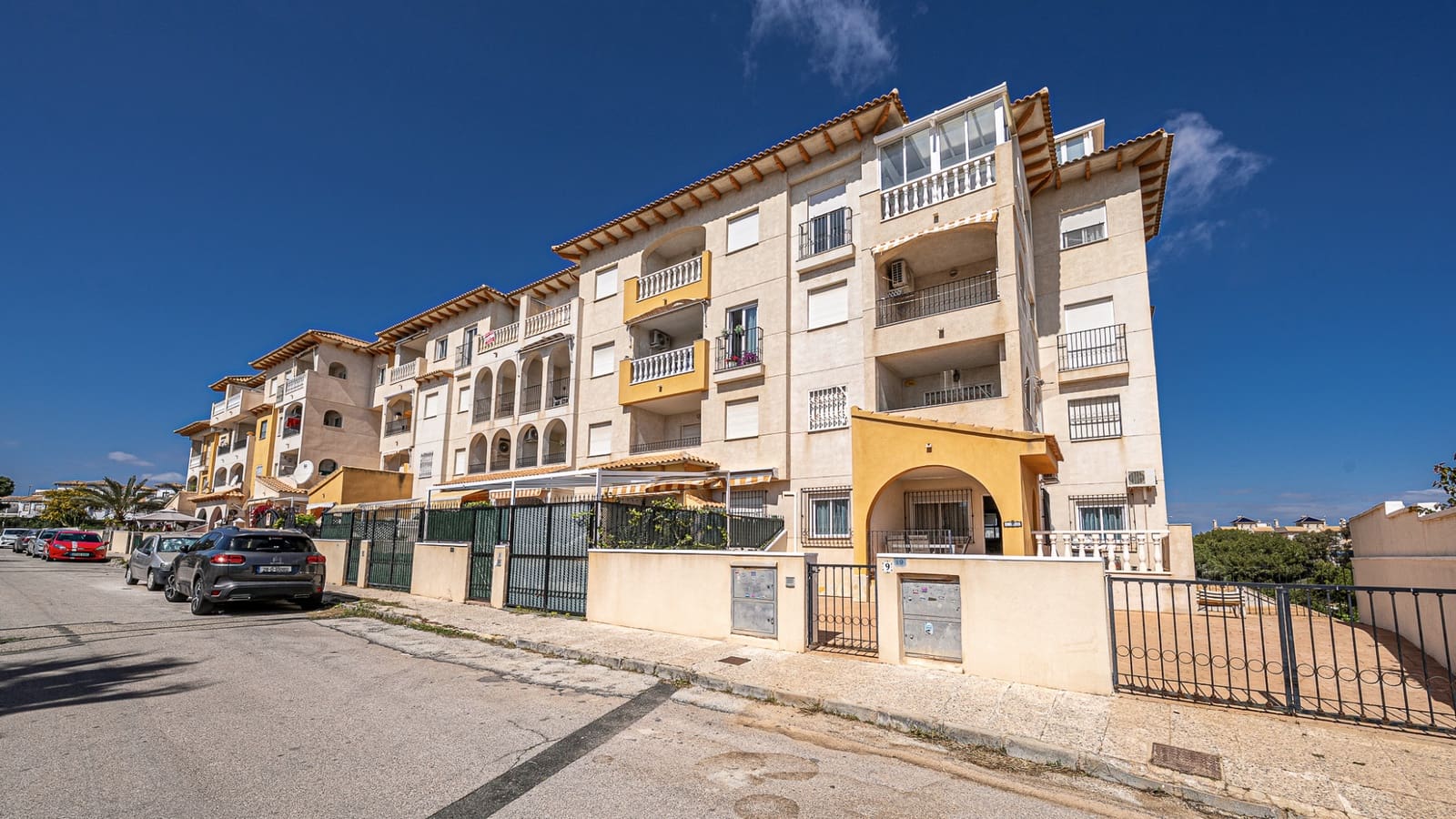 2 bedroom Apartment for sale in La Zenia with pool - € 189,000 (Ref: 9961016)
