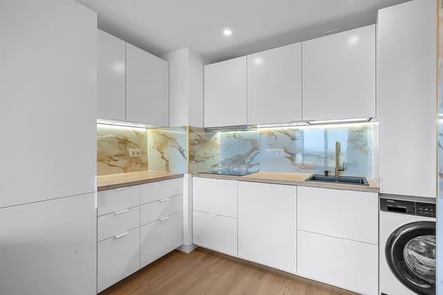 2 soverom Penthouse til salgs i Punta Prima, Orihuela med svømmebasseng garasje - € 225 000 (Ref: 9971629)