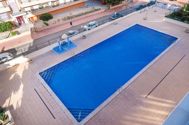 2 soverom Penthouse til salgs i Punta Prima, Orihuela med svømmebasseng garasje - € 225 000 (Ref: 9971629)