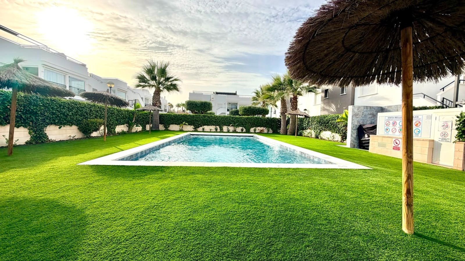 2 slaapkamer Appartement te koop in Torrevieja met zwembad - € 235.000 (Ref: 9971636)
