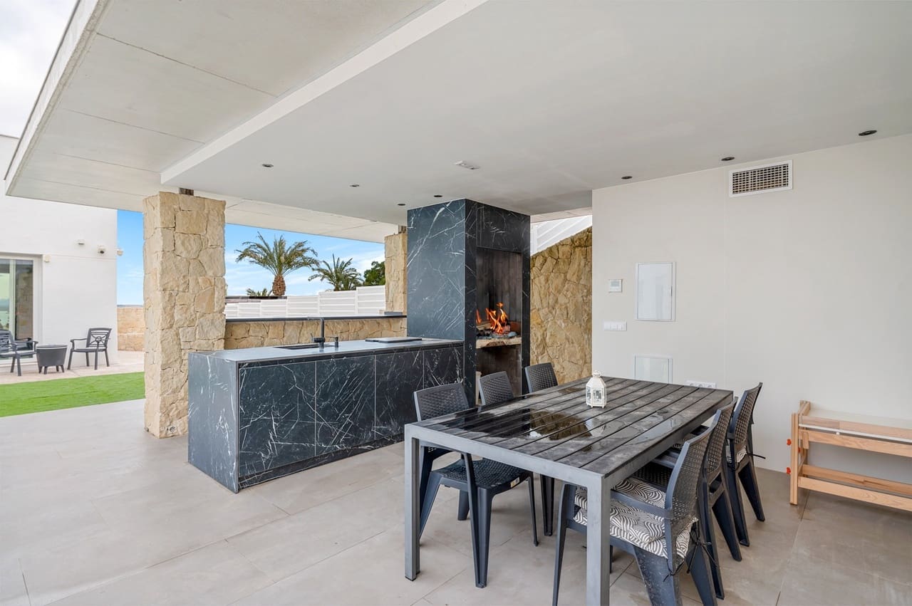 4 soverom Villa til salgs i Algorfa med svømmebasseng garasje - € 894 950 (Ref: 9976046)