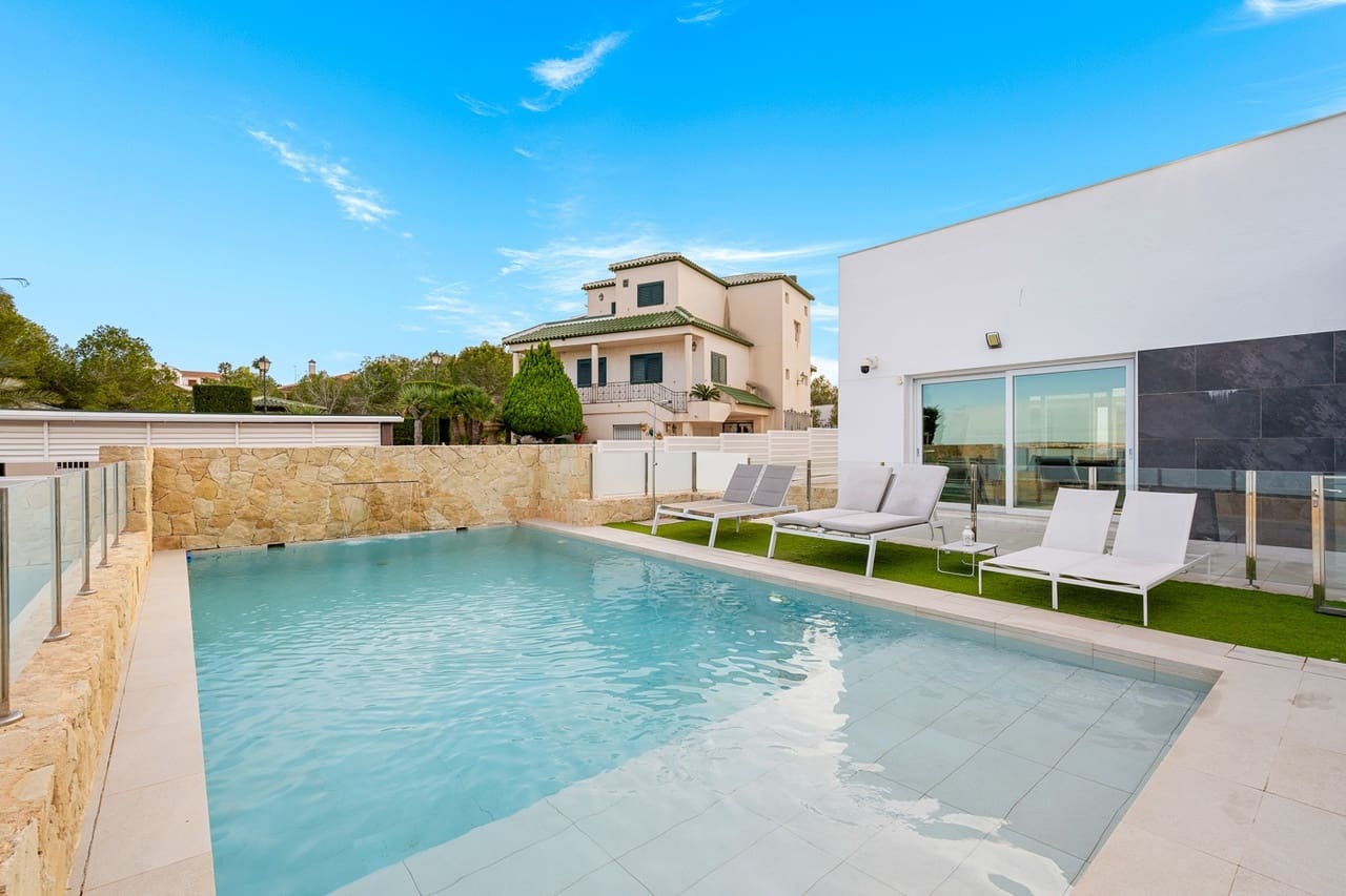 4 soverom Villa til salgs i Algorfa med svømmebasseng garasje - € 894 950 (Ref: 9976046)