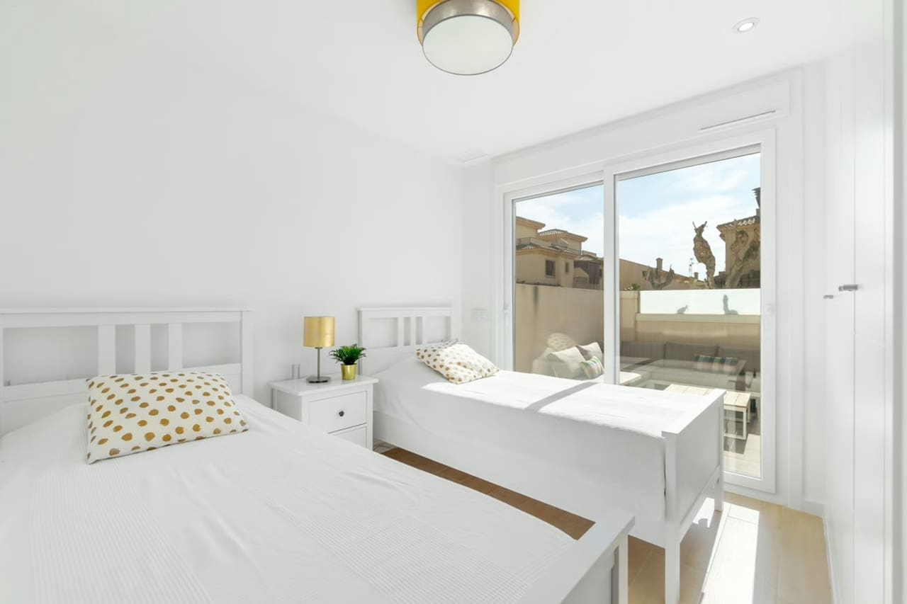 3 slaapkamer Villa te koop in Pilar de la Horadada met zwembad garage - € 424.950 (Ref: 9976050)