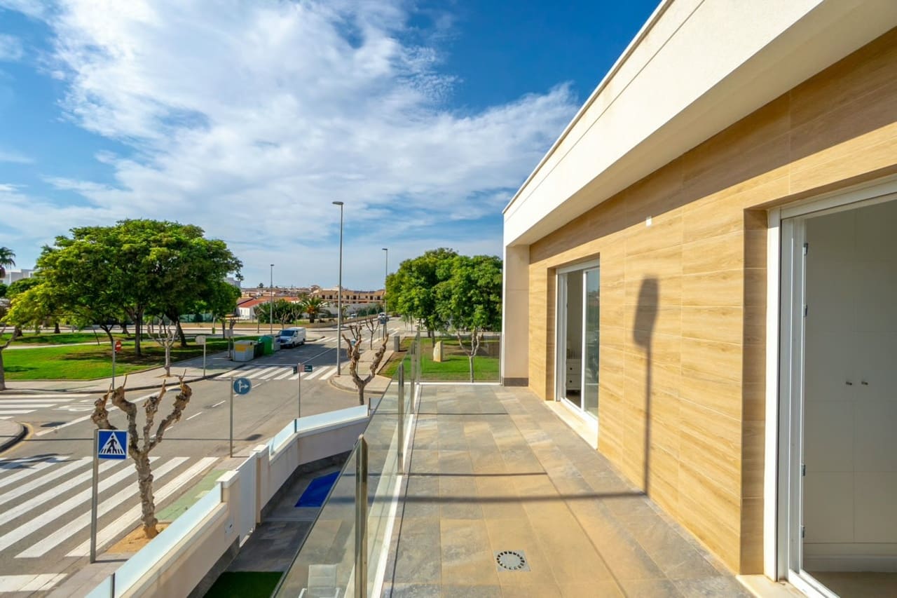 3 slaapkamer Villa te koop in Pilar de la Horadada met zwembad garage - € 424.950 (Ref: 9976050)