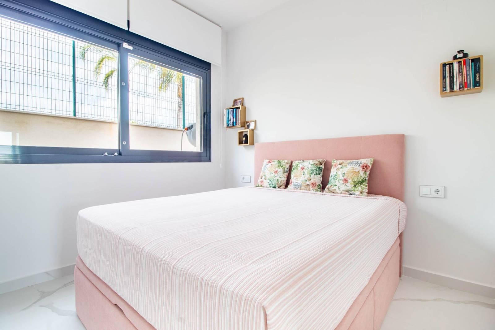 2 bedroom Apartment for sale in San Miguel de Salinas with pool - € 329,900 (Ref: 9976054)