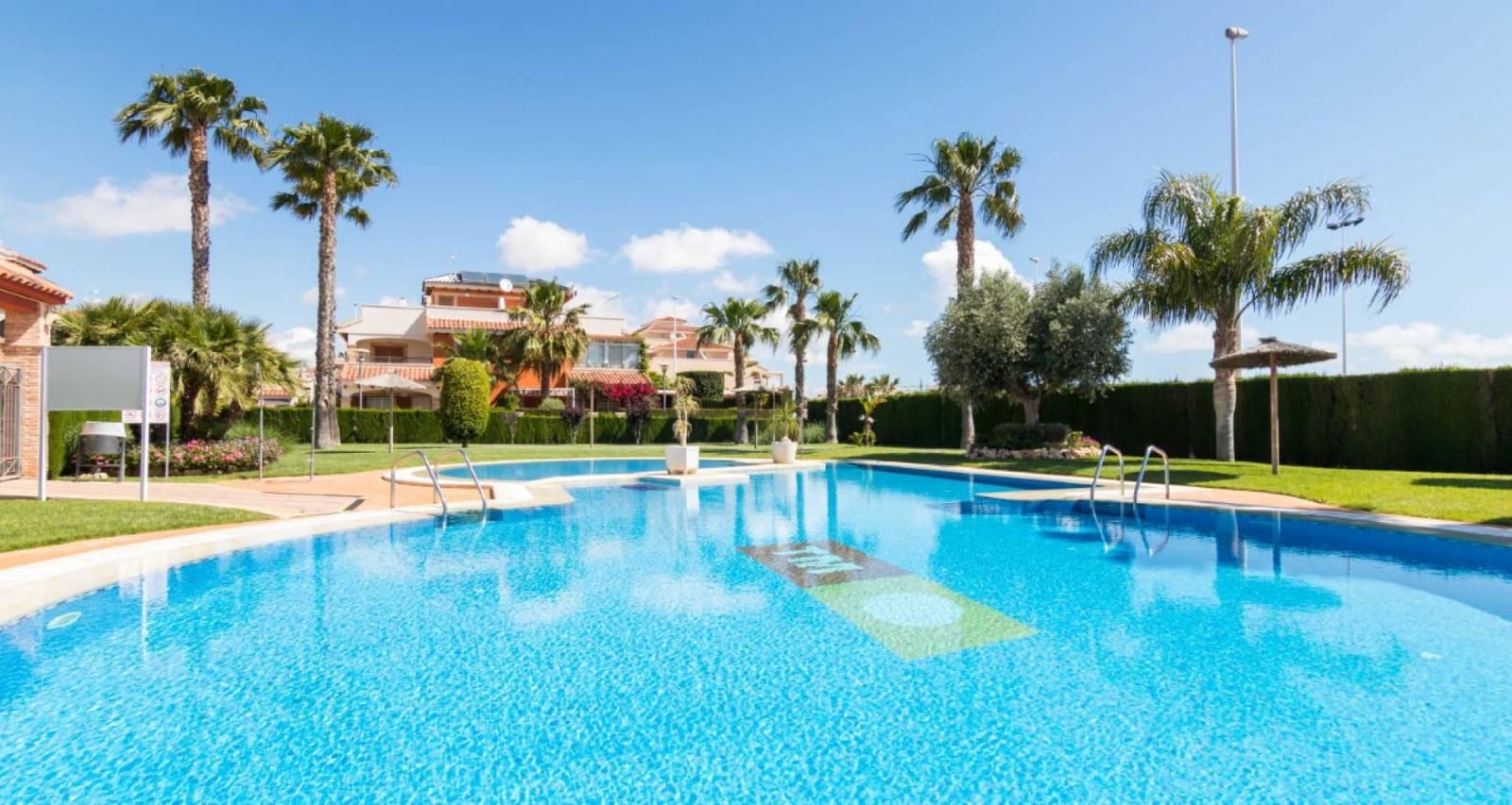2 soveværelse Penthouse til salg i Playa Flamenca med swimmingpool - € 229.900 (Ref: 9976056)