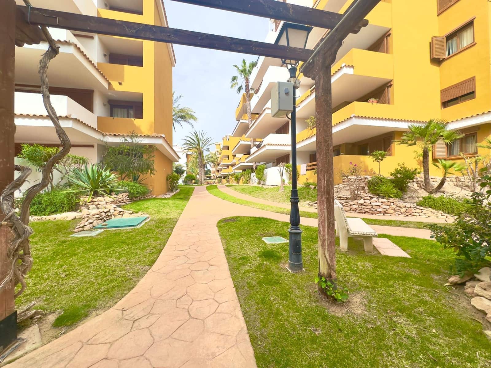 Apartamento de 2 habitaciones en Punta Prima en venta con piscina - 330.000 € (Ref: 9976063)