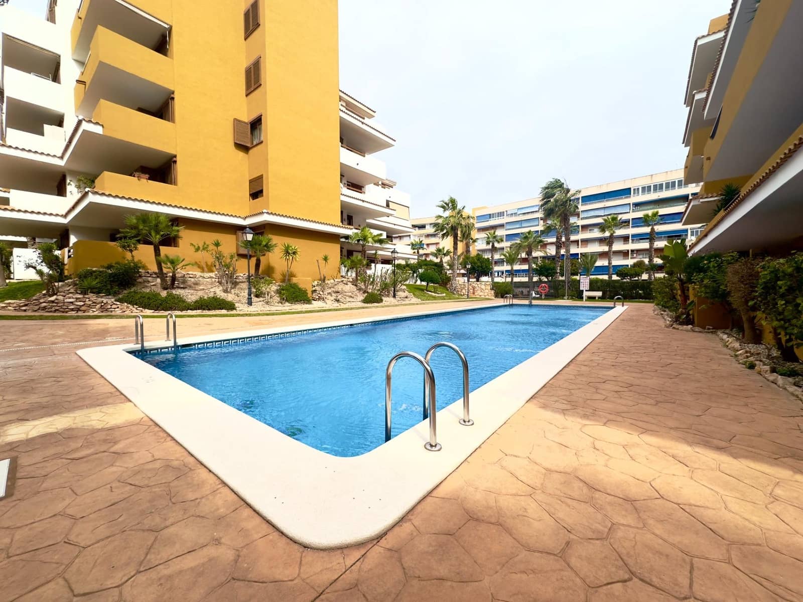 Apartamento de 2 habitaciones en Punta Prima en venta con piscina - 330.000 € (Ref: 9976063)