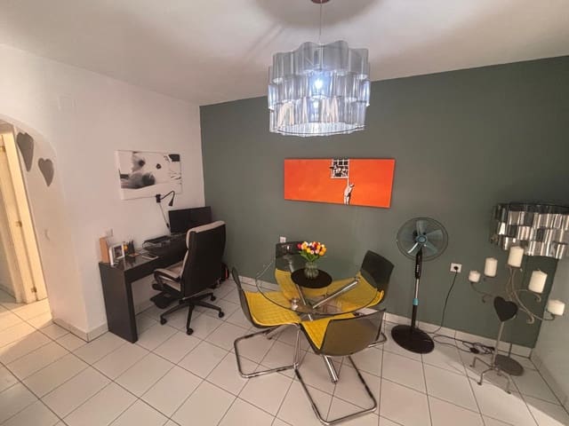 Apartamento de 2 habitaciones en El Chaparral, Torrevieja en venta con piscina - 139.995 € (Ref: 9976076)