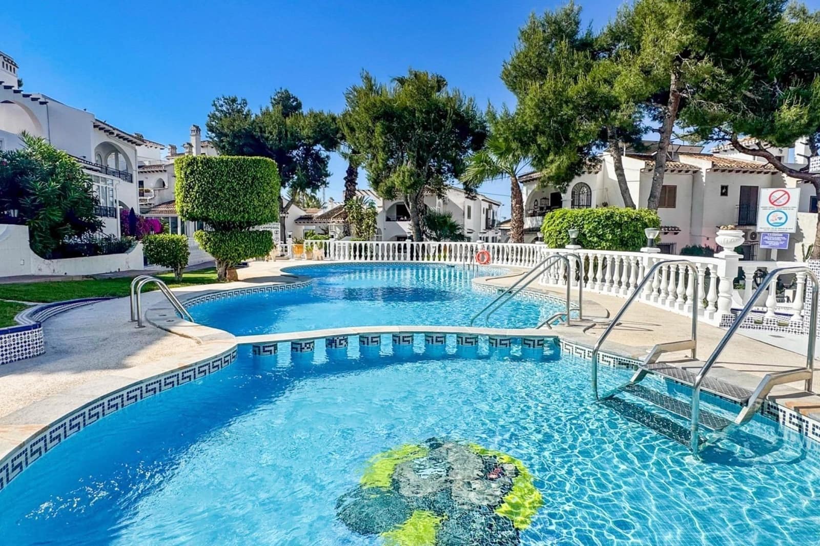 2 sovrum Bungalow till salu i Torrevieja med pool - 159 000 € (Ref: 9996064)
