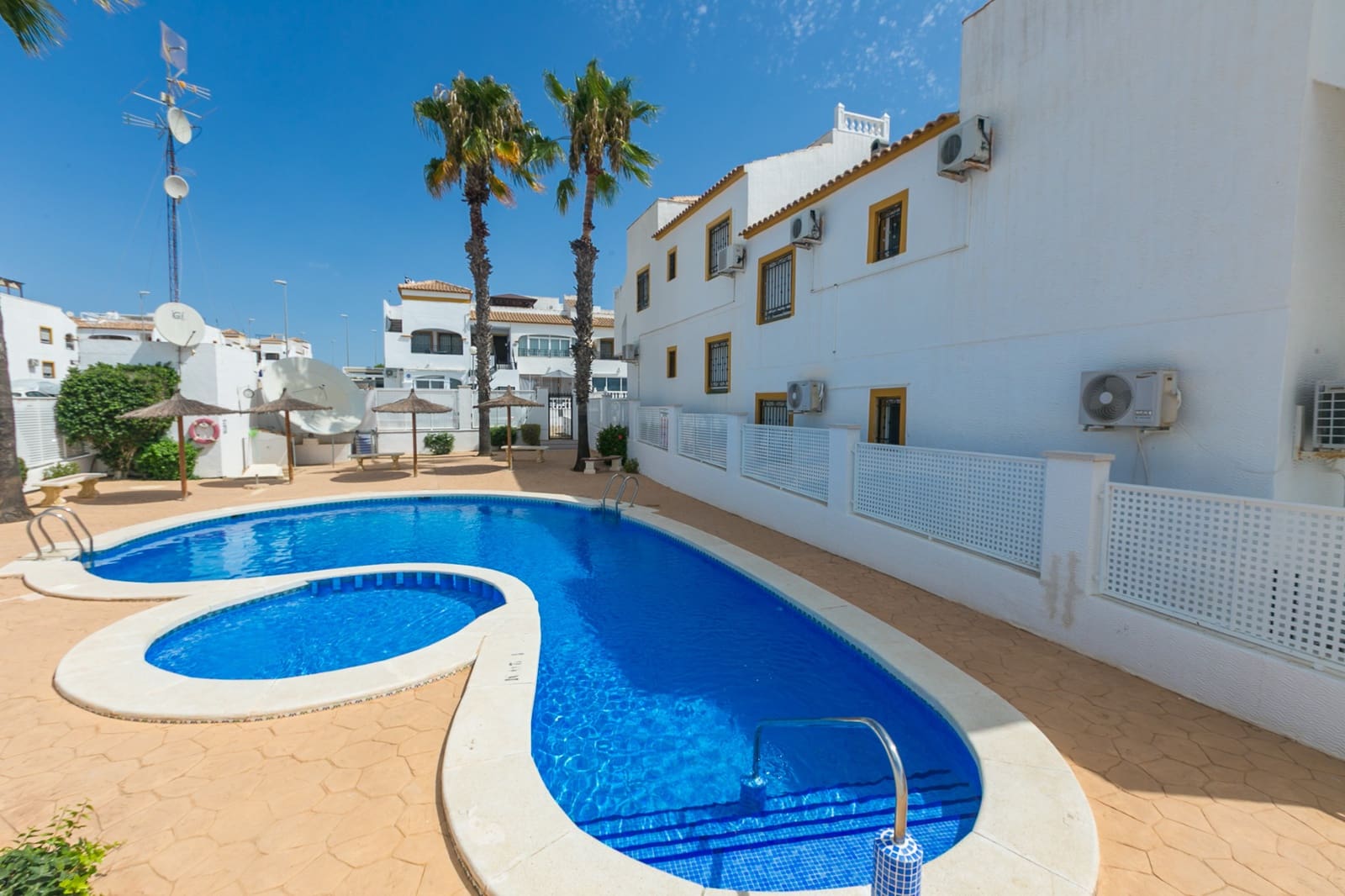 2 camera da letto Attico in vendita in Vistabella con piscina - 135.000 € (Rif: 9996072)