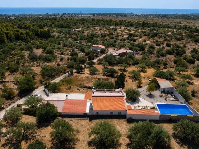 5 soveværelse Finca/Landehus til salg i Vandellòs i l'Hospitalet de l'Infant med swimmingpool garage - € 375.000 (Ref: 10022502)