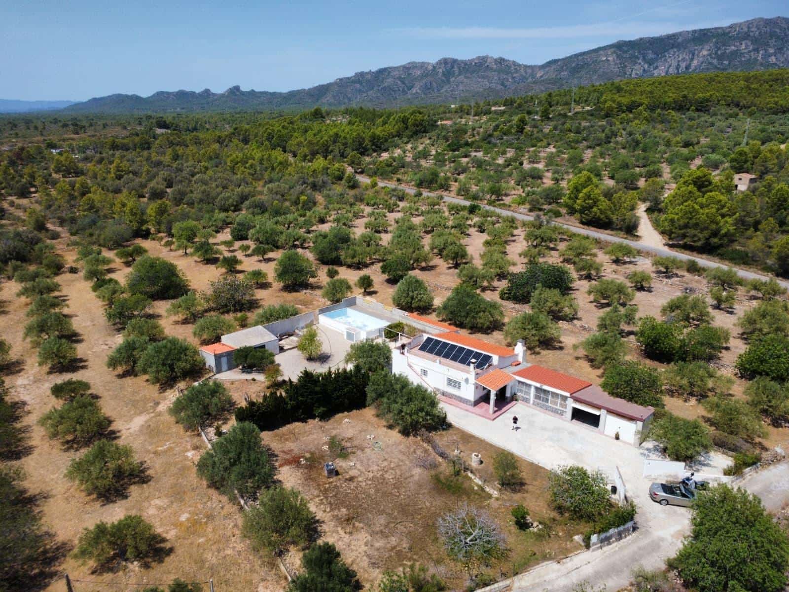 5 soveværelse Finca/Landehus til salg i Vandellos i l'Hospitalet de l'Infant med swimmingpool garage - € 375.000 (Ref: 10022502)