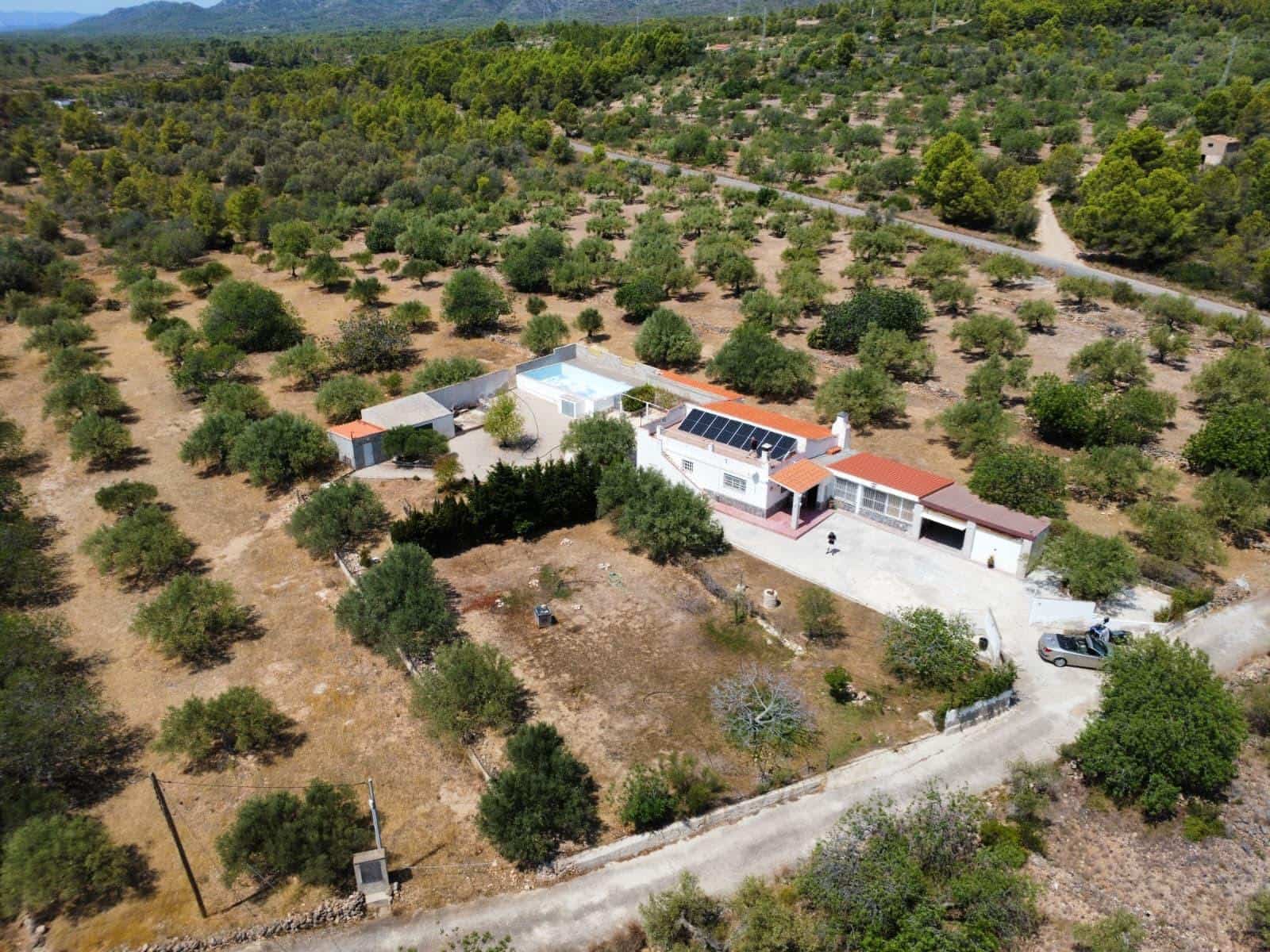 5 soveværelse Finca/Landehus til salg i Vandellos i l'Hospitalet de l'Infant med swimmingpool garage - € 375.000 (Ref: 10022502)