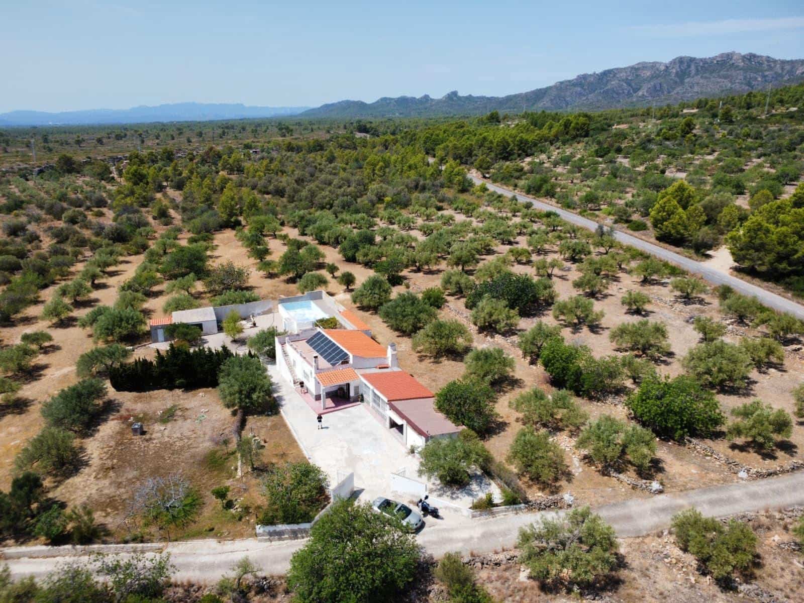 5 soveværelse Finca/Landehus til salg i Vandellos i l'Hospitalet de l'Infant med swimmingpool garage - € 375.000 (Ref: 10022502)