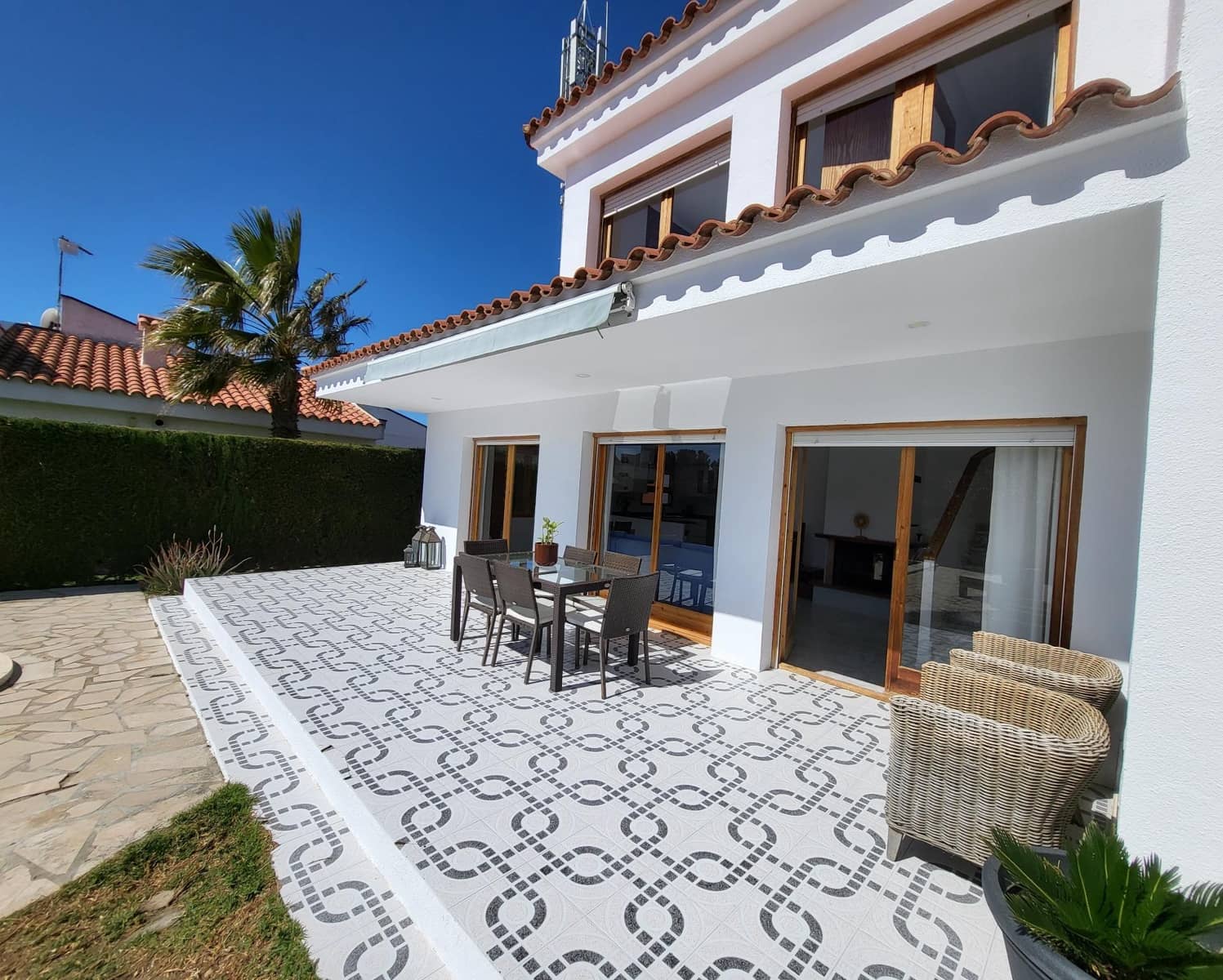 5 soverom Villa til salgs i Calafat med svømmebasseng garasje - € 350 000 (Ref: 7497195)