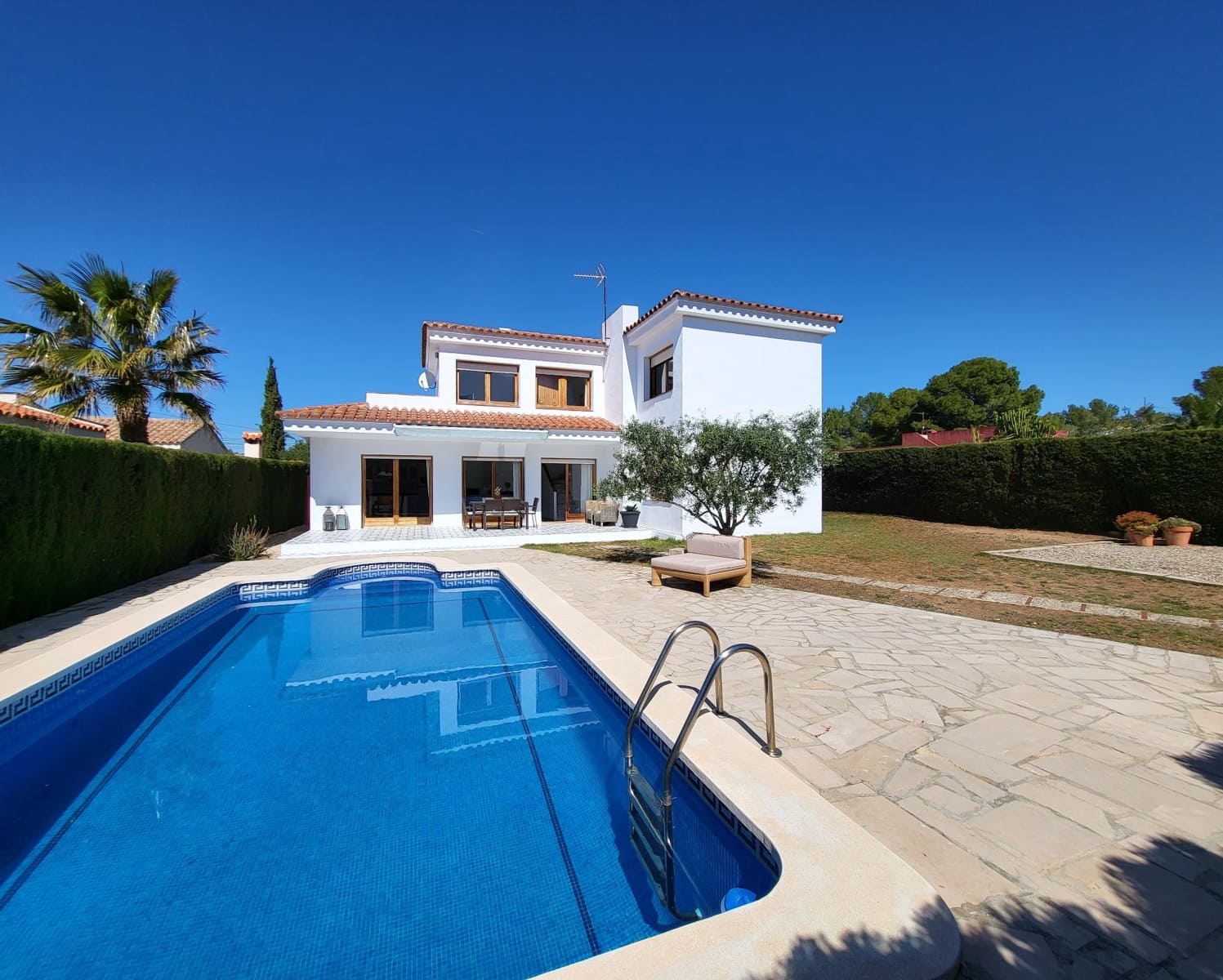 5 soverom Villa til salgs i Calafat med svømmebasseng garasje - € 350 000 (Ref: 7497195)