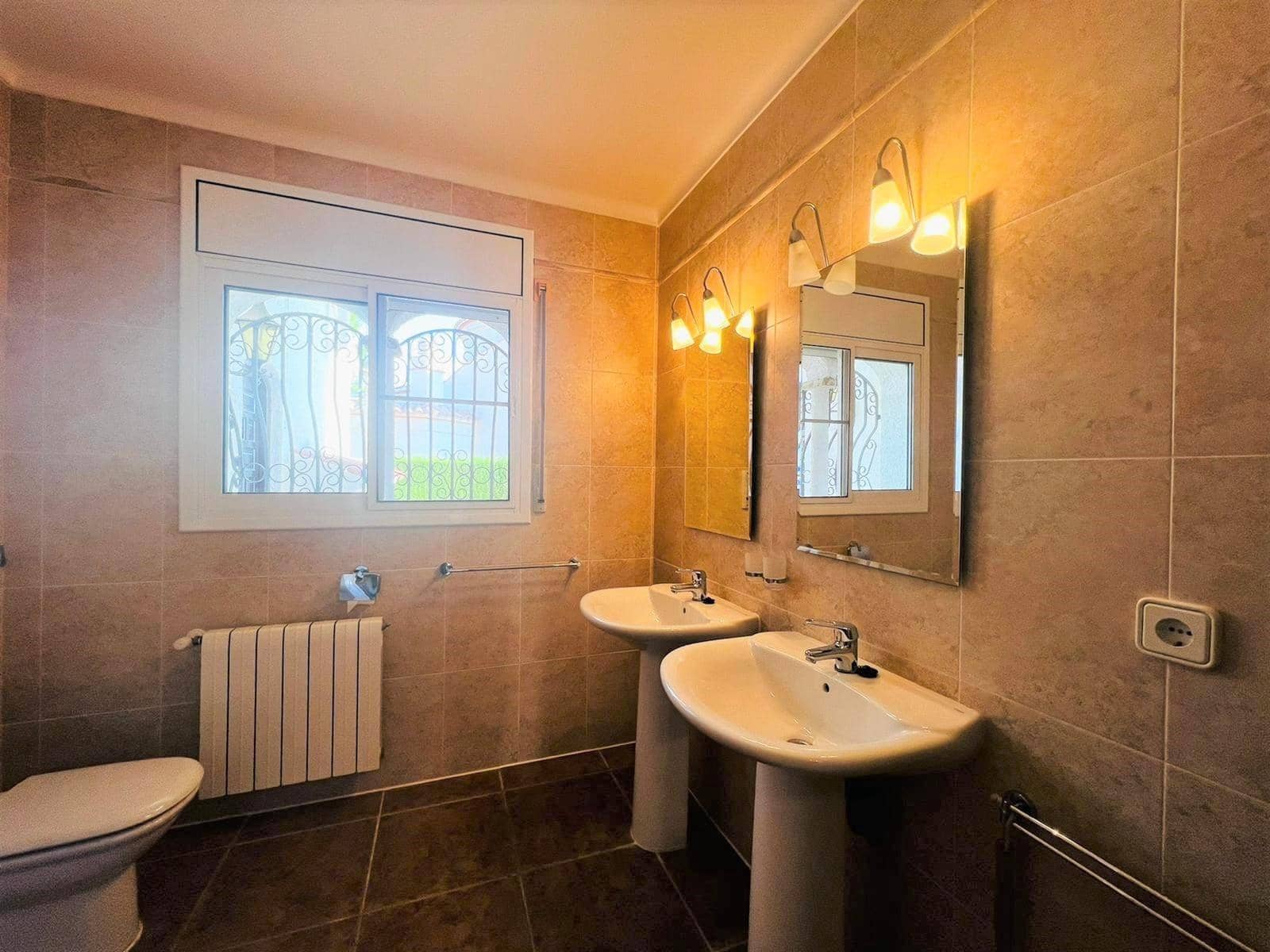 4 soveværelse Villa til salg i L'Ametlla de Mar med swimmingpool garage - € 1.050.000 (Ref: 8142716)