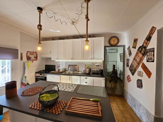 4 bedroom Finca/Country House for sale in L'Ampolla with pool garage - € 295,000 (Ref: 8494964)