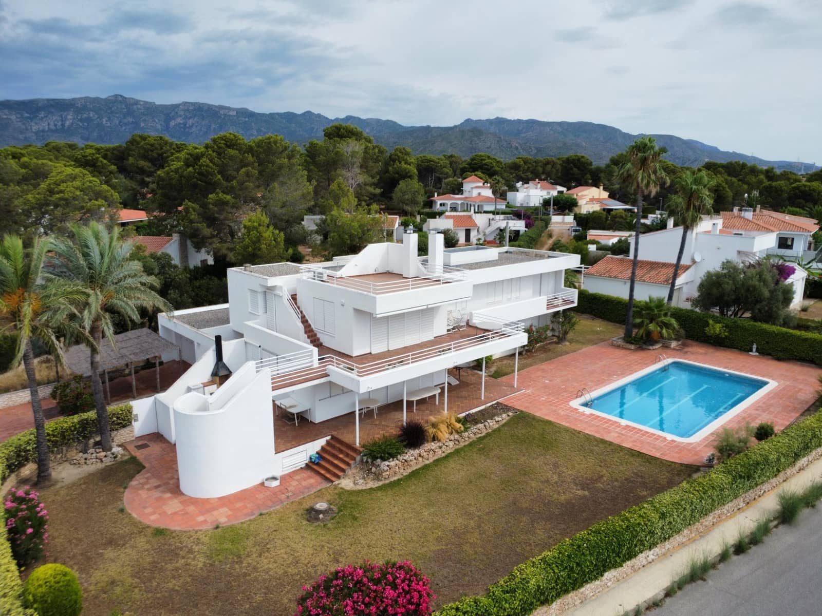 6 soveværelse Villa til salg i Calafat med swimmingpool garage - € 1.150.000 (Ref: 9118673)